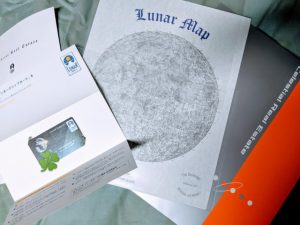 月の土地の権利書と特別に発行されるムーンオーナーシップカード